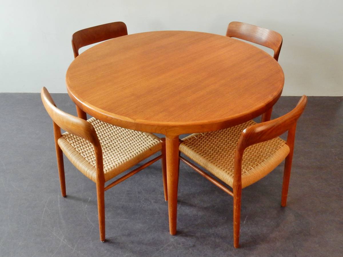 Danish solid teak extendable dining table. Denmark, 1960's - NOVAC Vintage